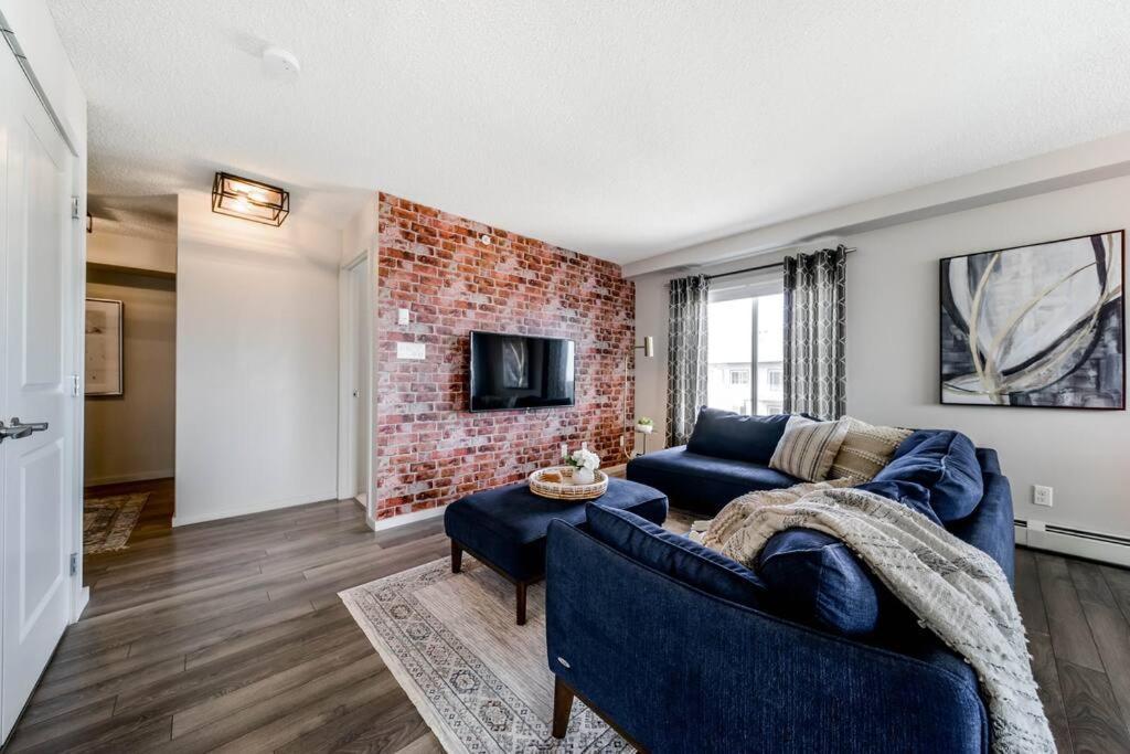 Bright Luxe Condo, Ac, Top Floor, King Bed, Balcony! Edmonton Exterior foto